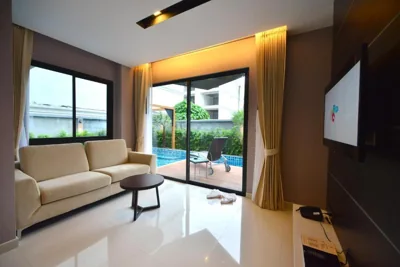 プールアクセス付きジュニアスイート — The Charm Resort Phuket